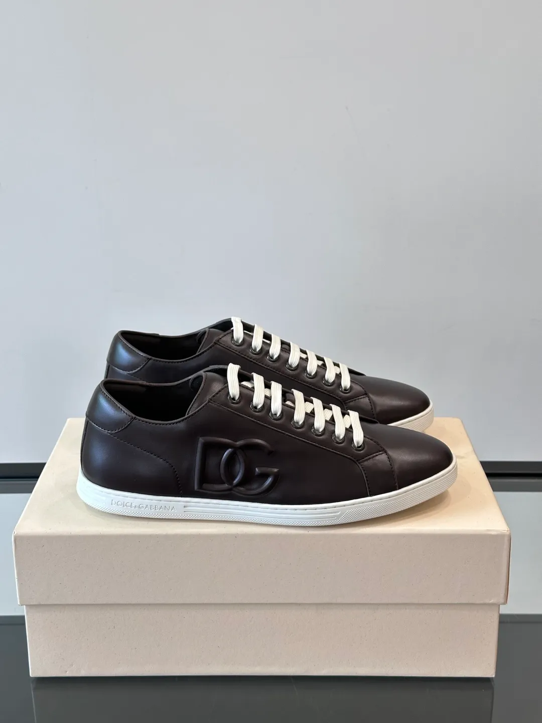 Men's shoes 💰p400 "DG" Dolce & Gabbana fashion casual shoes, high-end boutique men's casual sports shoes! Imported first layer cowhide. The contrasting color design attracts the eye, and the brand logo decoration on the tongue is exquisite and luxurious, super A level! Compared with the genuine product at the counter, the version is no worse at all! size: 38-44 (45 customized)